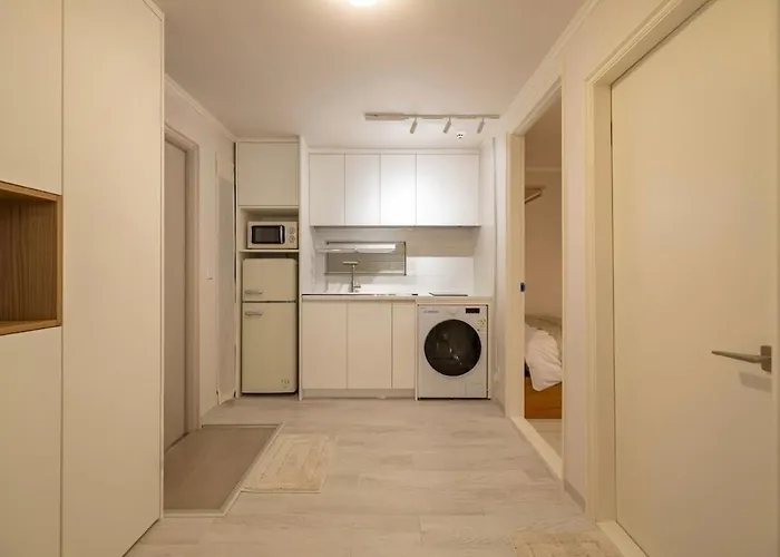 New Modern House In The Heart Of Jongno *